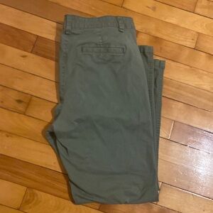 Size 8 olive green old navy girlfriend khakis